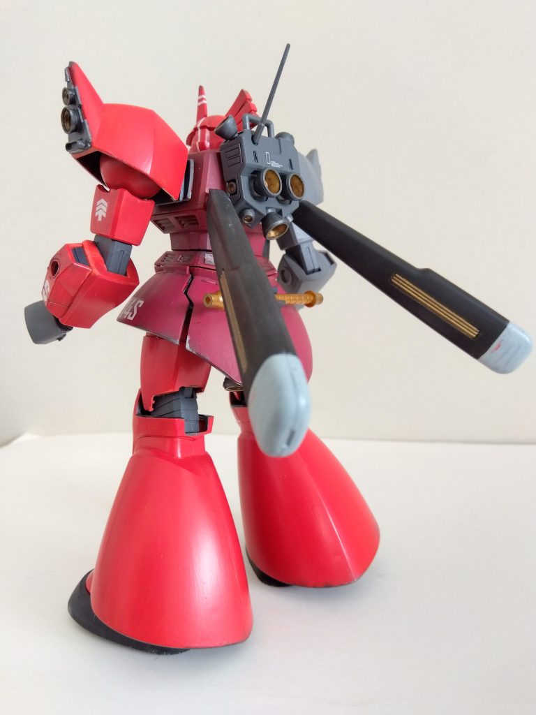 背面図。バックパックやビームマシンガンはHGUCゲルググイェーガーの物を使用しています。