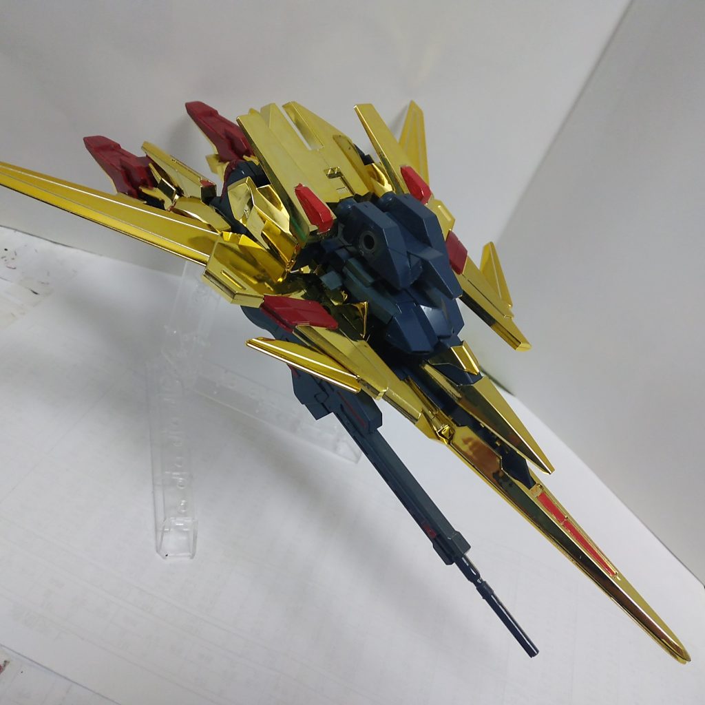 次にデルタガンダム、2年位前に購入、リサイクルショップで少し高めでしたが1.2倍くらいなので、許容範囲。金キラがいいなと思ったので、金ボディも塗装。