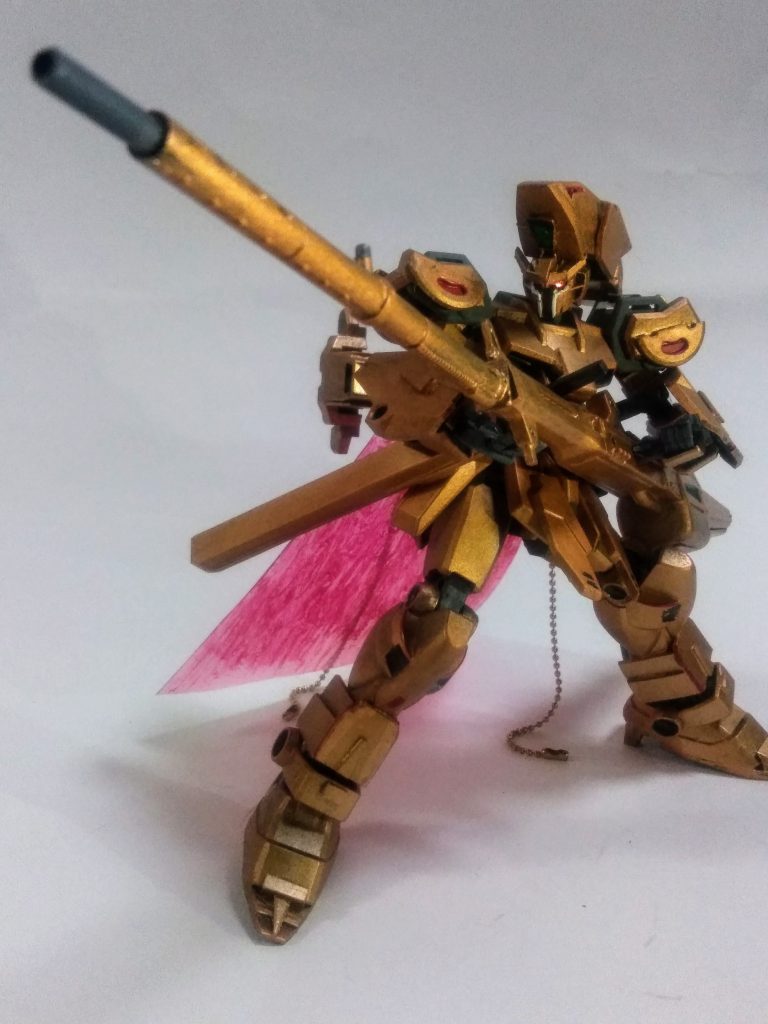 星団最強の帝騎士を騙るのならばこの超兵器は外せない 😠❗しかし！通常のモノ(旧エルガイムのキット)を半分にブッタ切っタから兎に角バランスが悪いのでした 😩⤵️それと｢ブラックナイトスコード｣なので標準装備の｢ビームマント｣もヤっときます 😤💨因みに脳内設定ではこの子は複座式何処にコックピットが在るかはお察しで 😘オット！ 謀らずも『長モノ武装絶対信者』の為の布教活動も完了ですね❗❗に しても長くて重い …そして…全体的に似ていない・・・・😭💦💦 その上このページにDONだけ詰め込んでんイルのやら 😱💦💦