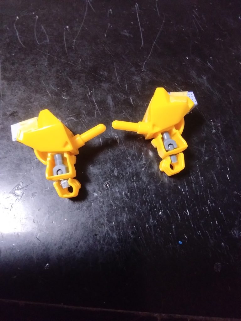 腕にも少し表情をつけたくて、手首を一旦切り離して、ボールデンアームズのジョイントを上腕と手首に仕込んで、可動出来るようにしました。