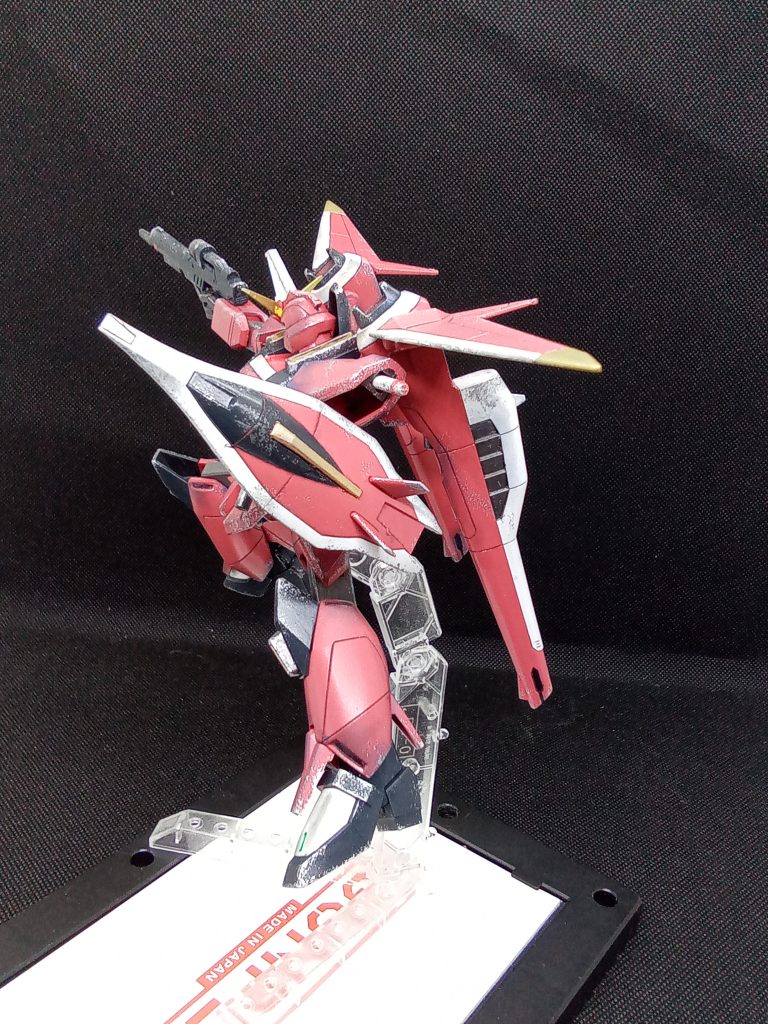 顔以外は簡単に合わせ目を消して筆塗装塗料はイモータルジャスティス専用カラーを使用 