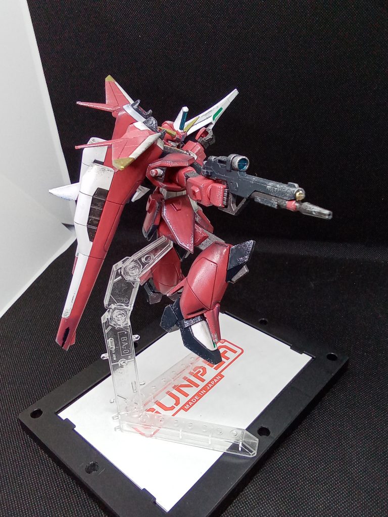 【HGに恋するふたり】を単行本で購入して読み始めた頃は自分がガンプラ作り始めるとは思っていなかったので　なにか感慨深さがあります。セイバーのキットですが　確かに顔が長くて少し残念・・　ただ　スタイルは格好よいキットでした