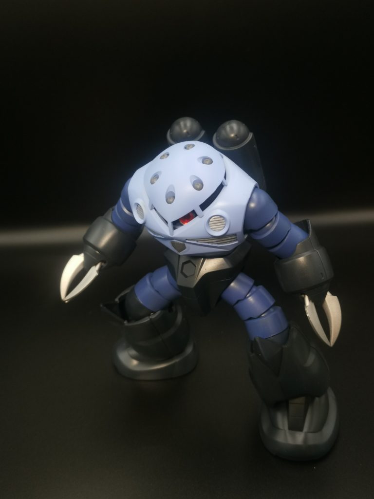 モノアイの根本が左右に動くのと、ボールのため、表情が豊かになります。