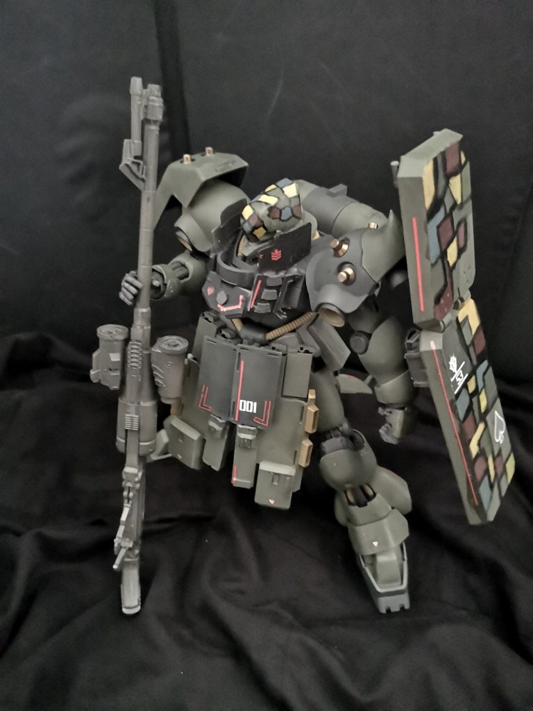 こうして出来たのが本機です。「親衛隊のロングコートだ!速いぞ!」みたいな特徴を持ったギラドーガになったと思います。 ご感想いただければ幸いです。