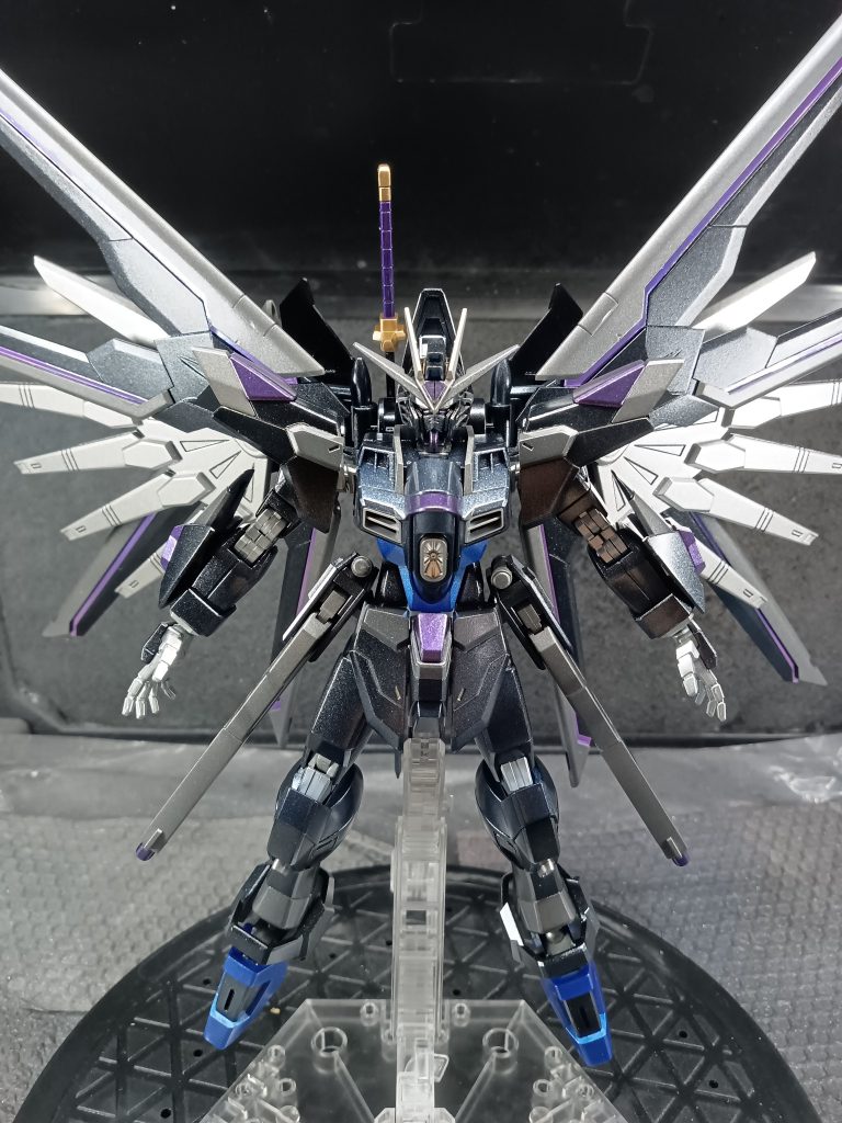 羽のピンクのデカール凄くいいです!蛍光のクリアブルーを吹いて予想通りのパープルになってくれました