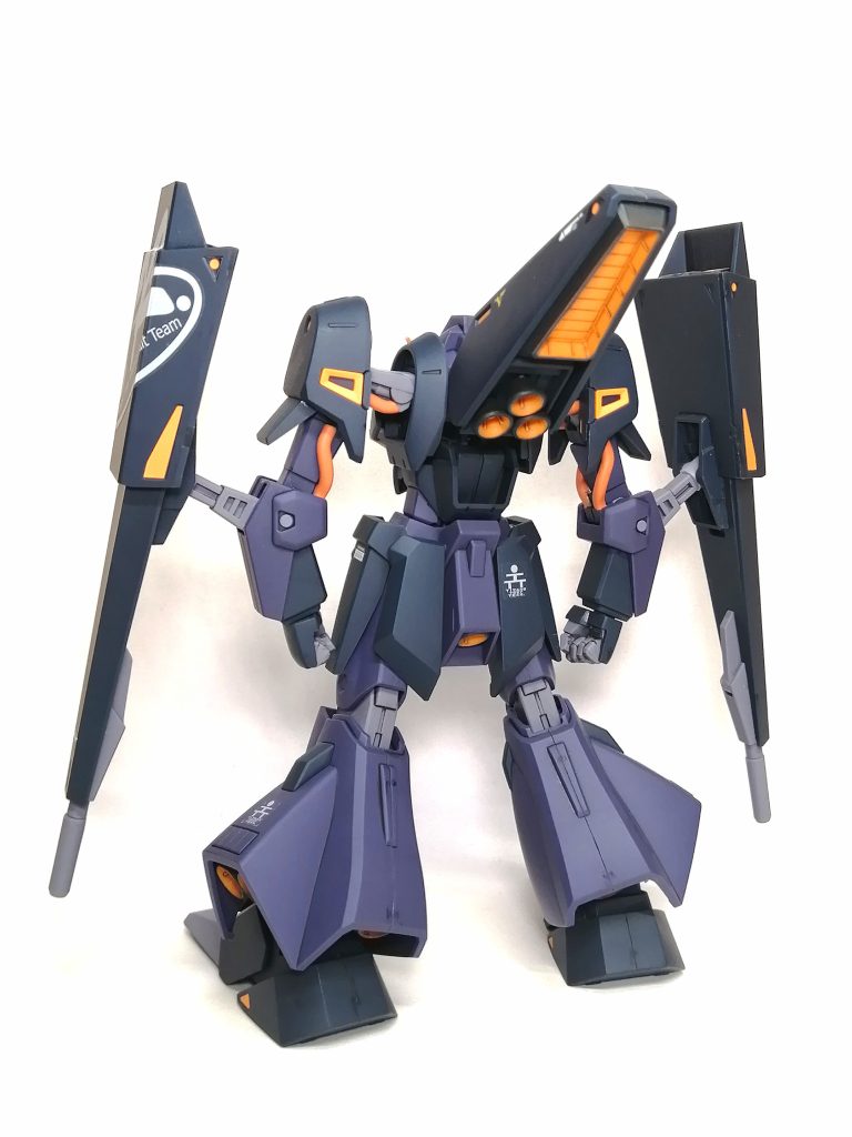 バーニアの外側は全てMSグレー連邦系で筆塗りしました。