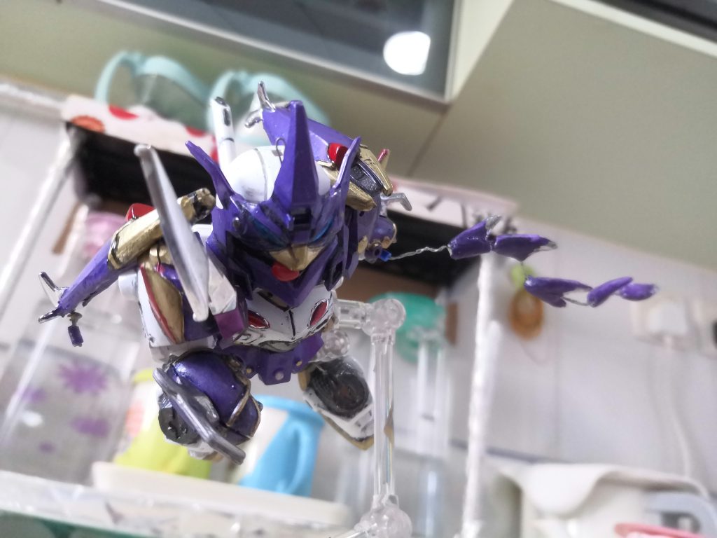 面罩的角後面隱藏武器 牙忍鞭