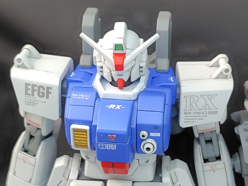 デカールはいつも通り水転写デカールを自作です。胸の逆三角以外全て自作のものを使いました。