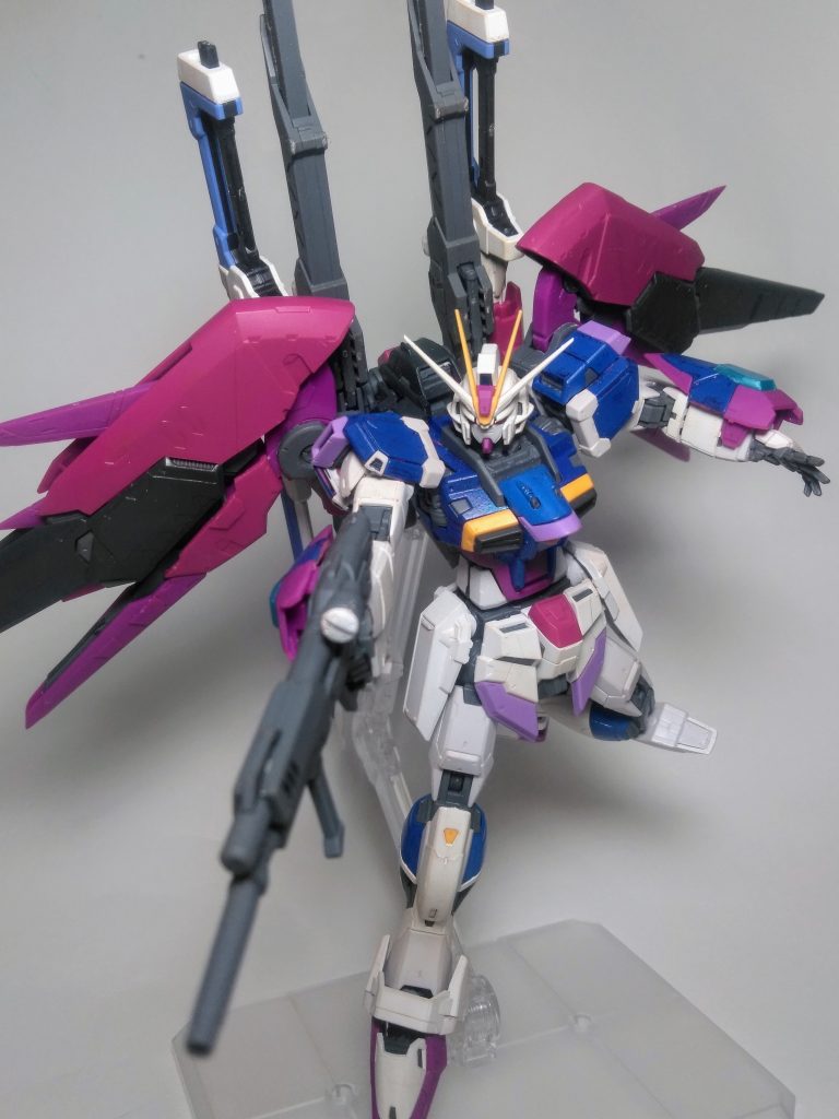 デザイン & アクション性に秀でて模型映えするこの子 🤩💖色々と遊べて大興奮 😤💨しかし「RG」だからの付いて回る弊害も御座います 😖 先ずは定番のビームライフル「MA-BAR72 高エネルギービームライフル」からイキますよぉ 😚🎶