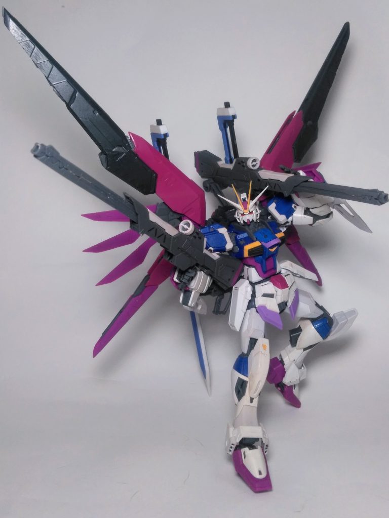 皆様 既にお気付きでしょうがこの子にはデフォルト状態で『長モノ武装絶対信者』の為の武装が付属しております 😍👏👏👏そんな流れで大型ビーム砲「テレスコピック・バレル延伸式ビーム砲塔」を射撃体勢へ 😘此方の武装は肩部上部、脇の下部(サムネ参照)、手持ちでも展開可能な親切設計 😇此はプレイバリューが拡がります 🤤💕