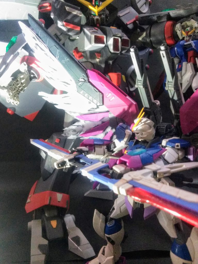 コンナ感じで実行です 😆🎵🎵出来ればHGCEでも販売してくれないかなぁ? 🧐ソウスレバ弄り易いのに 😘 なんて考えるのは野暮ですかねぇ 🤗 残りは一体。間に合うかなぁ ❓🤔