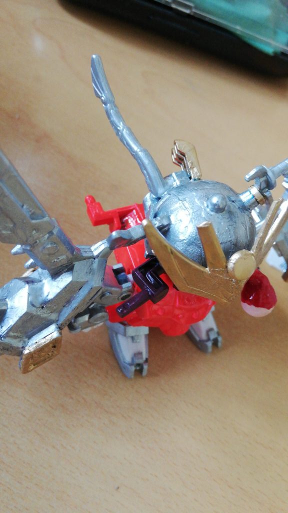 鎧は瞬間接着剤塗ってあえてガタガタにしてます軽装軽装にも施そうと思ったけど怖くて辞めました