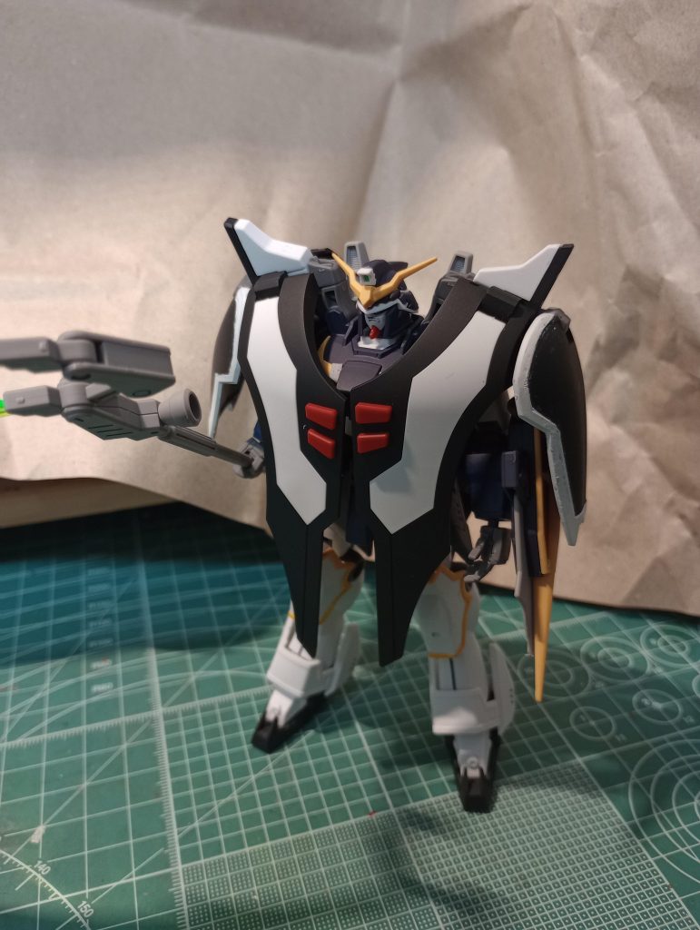 マント姿。ロック機構はありませんが、カッチリ閉じます。