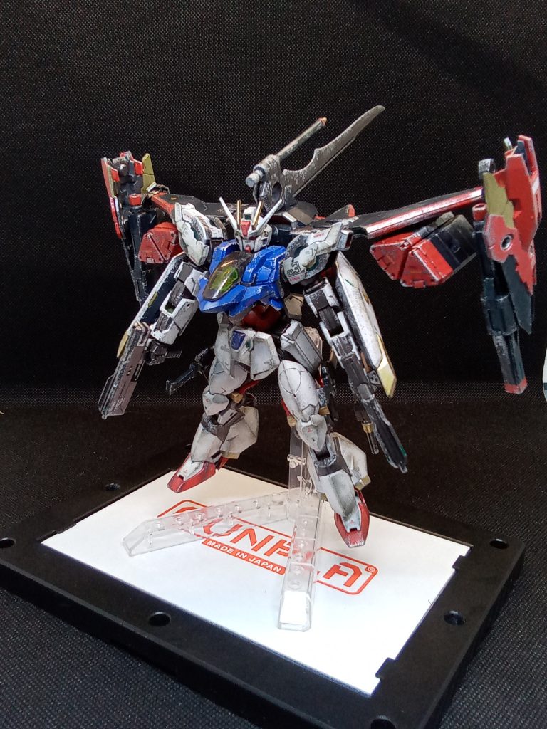 30mmにストライクの一部を移植してストライクに偽装してみました「パックがエールっぽいな」と改造してみましたが・・途中からスラスターを増設したりパテで形状変更したりとたのしめましたw