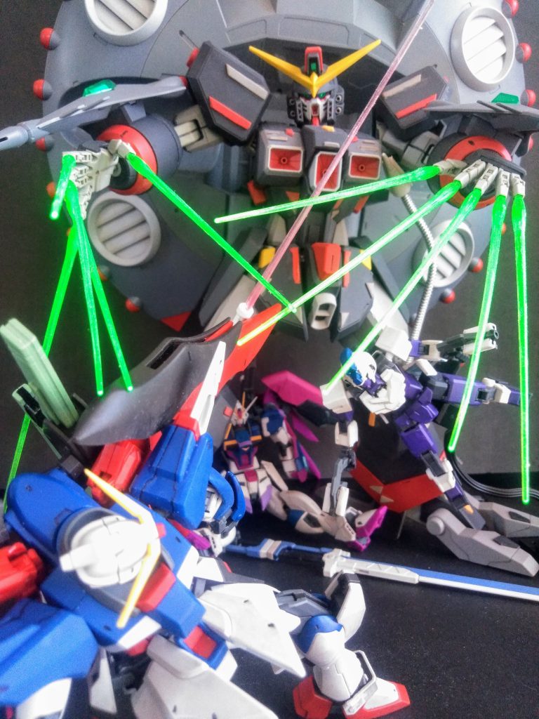 各地の戦場で激戦を繰り広げる勇シﾔ❌→｢世界平和監視機構コンパス｣の面々 😡💨そして此処では｢シン・アスカ｣が最強最悪の機体達を相手に絶対絶命の状況にっ❗❗😱💦💦 ルナマリア ｢隊長！シンにファイナルフュージョンを・・・｣キラ｢・・・うん、シンに全ての希望をかけよう・・・シンの勇気を信じてっ！｣キラ｢「ファイナル・フュージョン、承認ッ❗」｣ルナマリア｢｢了解❗ファイナル・フュージョン❗❗｣」｢「プログラム・ドラァァーイブ❗❗❗」｣ Final Fusion　≪Genesic Destiny≫