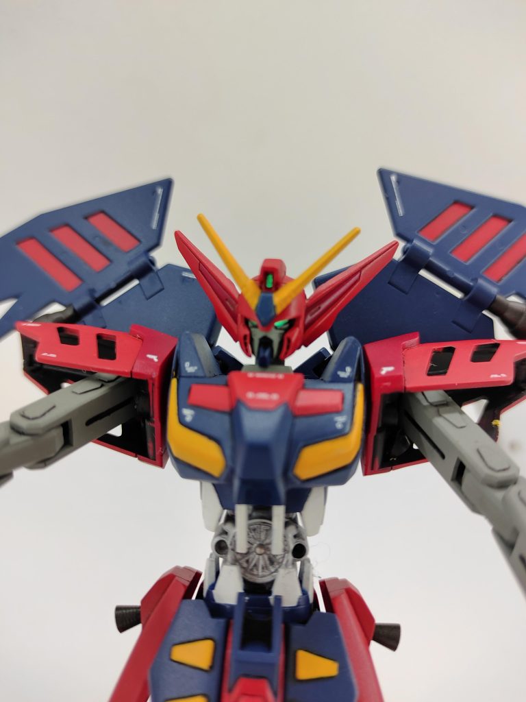 牙を剥いた悪魔の顔だ。