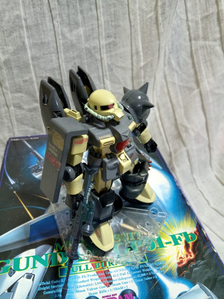 0084頃にアナハイムエレクトロニクスが、アクティブスラスター機構のデータ収集のため試作した実験機ガンダム試作一号機と三号機の運用データが不十分だった点から、比較資料が豊富なザクがベースになっている