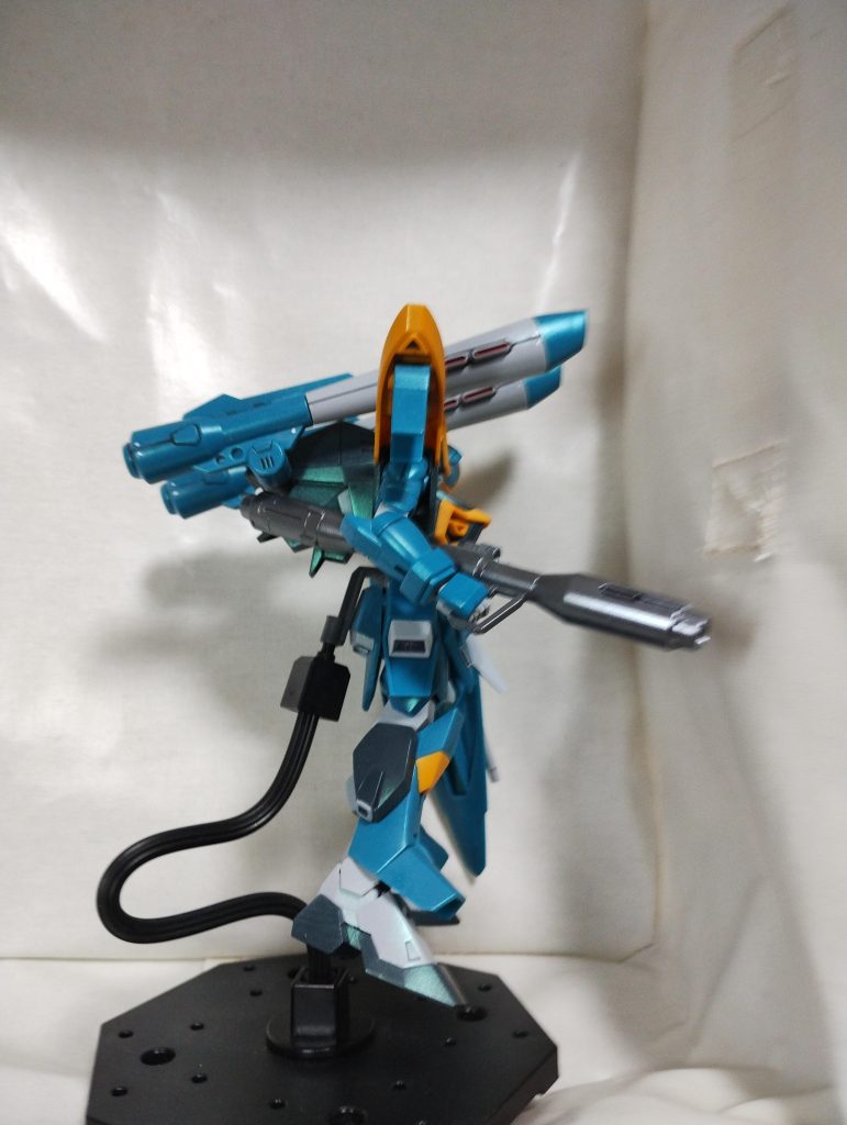 パールがプラモデルぽさを消してくれる感じがして、お手軽なのでお勧め手法です。