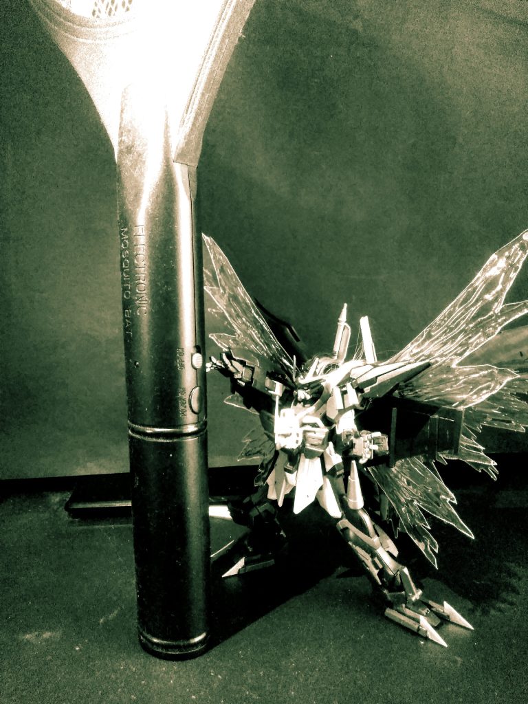 ｢｢護廬泥恩・暗覩赦ー❗❗(ごるでぃおん・くらっしゃー)｣」正式名称「グラヴィティ・ショックウェーブ・ジェネレイティング・ディビジョン・ツール」。宇宙の帝王級の敵を迎撃するために開発された、｢世界平和監視機構｣最後の切り札である！