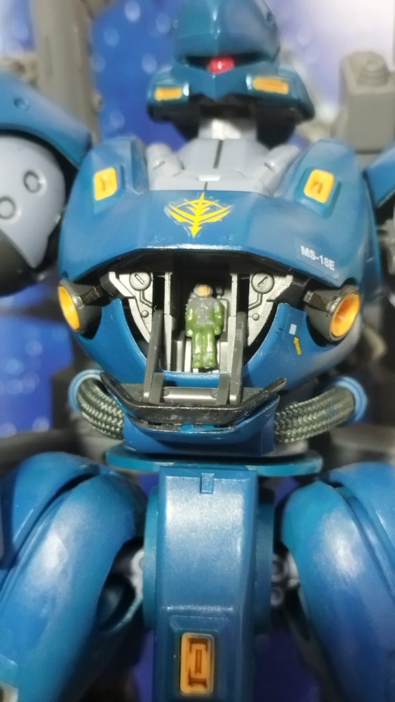 ミーシャも塗りました。MGはコックピットあるのが良いですよね。