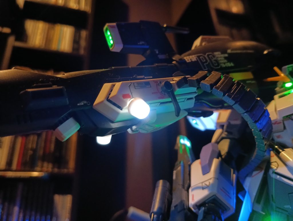 ハイパーメガキャノンの下向きの排気口⁉️らしき部分にもホワイトを入れてます👍