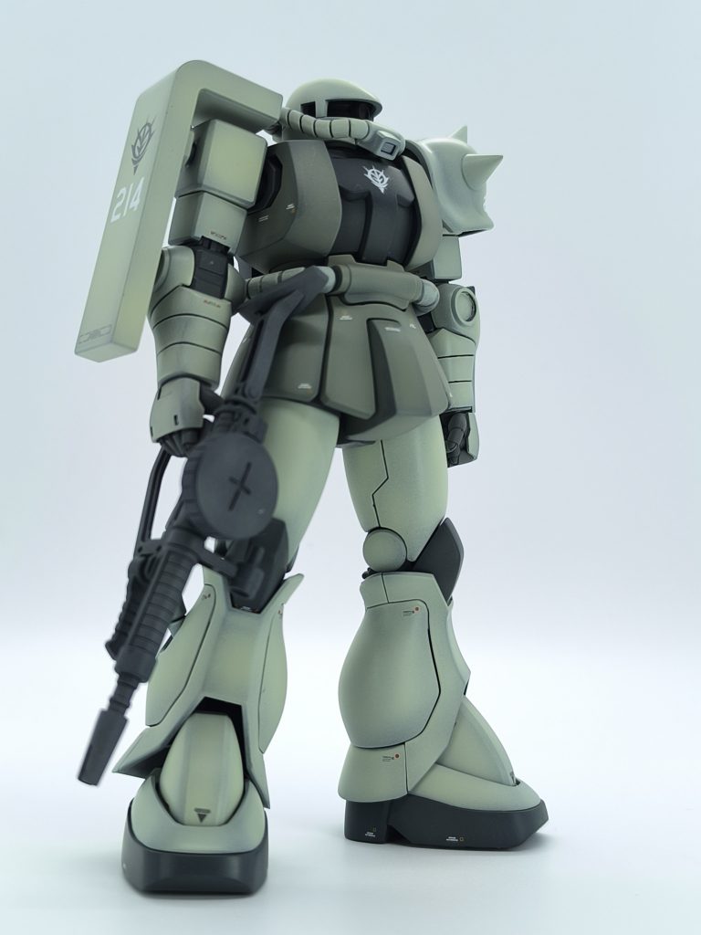 今年作ったザク改やF2ザクへと派生していくベース機としての06Fを意識して同様のプロポーション調整を行い、他のザクやグフキットものパーツをミキシングした