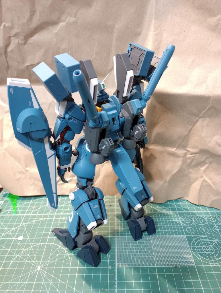 インコムは取り外し可能。ワイヤーも付属してます。