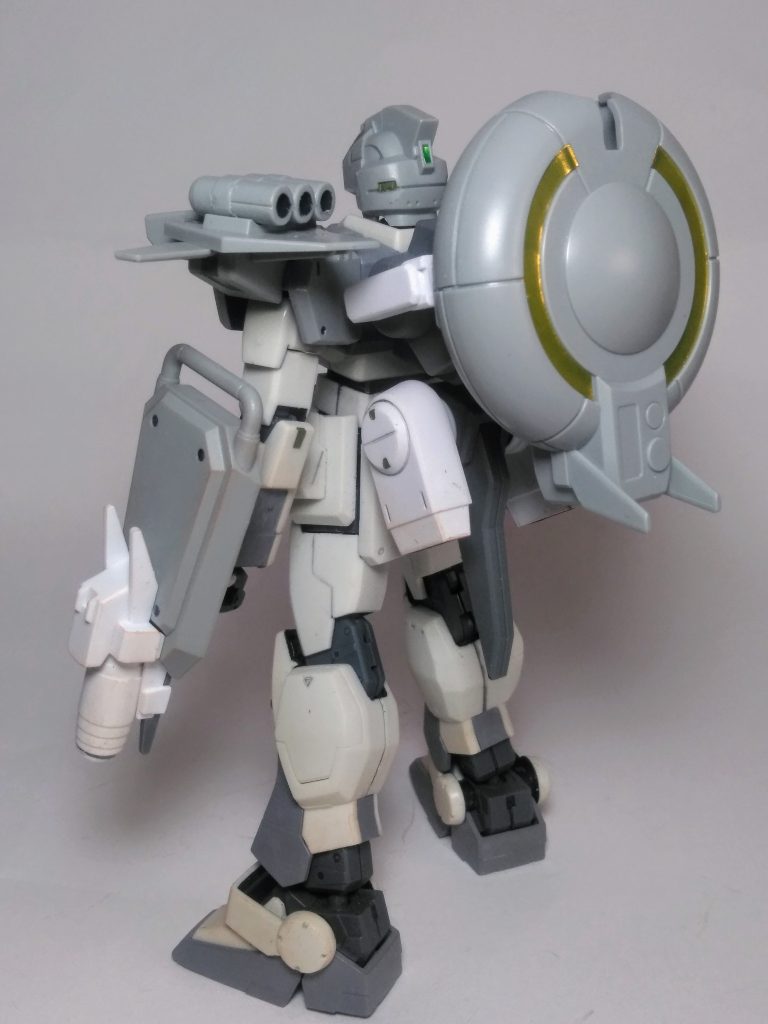 『古紙寅娘(こしとらこ) 少尉』 (妄想…外跳ね気味な山吹色の長髪が特徴のJK❌→女性戦士で、小隊長。JC時代は某少年漫画の影響を受けて不良(ヤンキー)となり、その強さから「トリントンの野獣」と呼ばれていた。連邦軍所属後はそんな過去を黒歴史として恥じるようになり、普段はしとやかな模範兵士を演じているが、怒りや焦りなどで本来の荒い性格が出ることがあり、ツンデレかつ調子に乗りやすかったり、小隊員の奇行に突っ込んだりする。過去を知る小隊員に対しては、本来のくだけた口調で接する。…戦士) 😁果たして彼女の活躍はドウなるカ❓🧐と、云うわけで妄想『 0083 トリントン基地 所属ver,』を晒して逝こうと思います😤