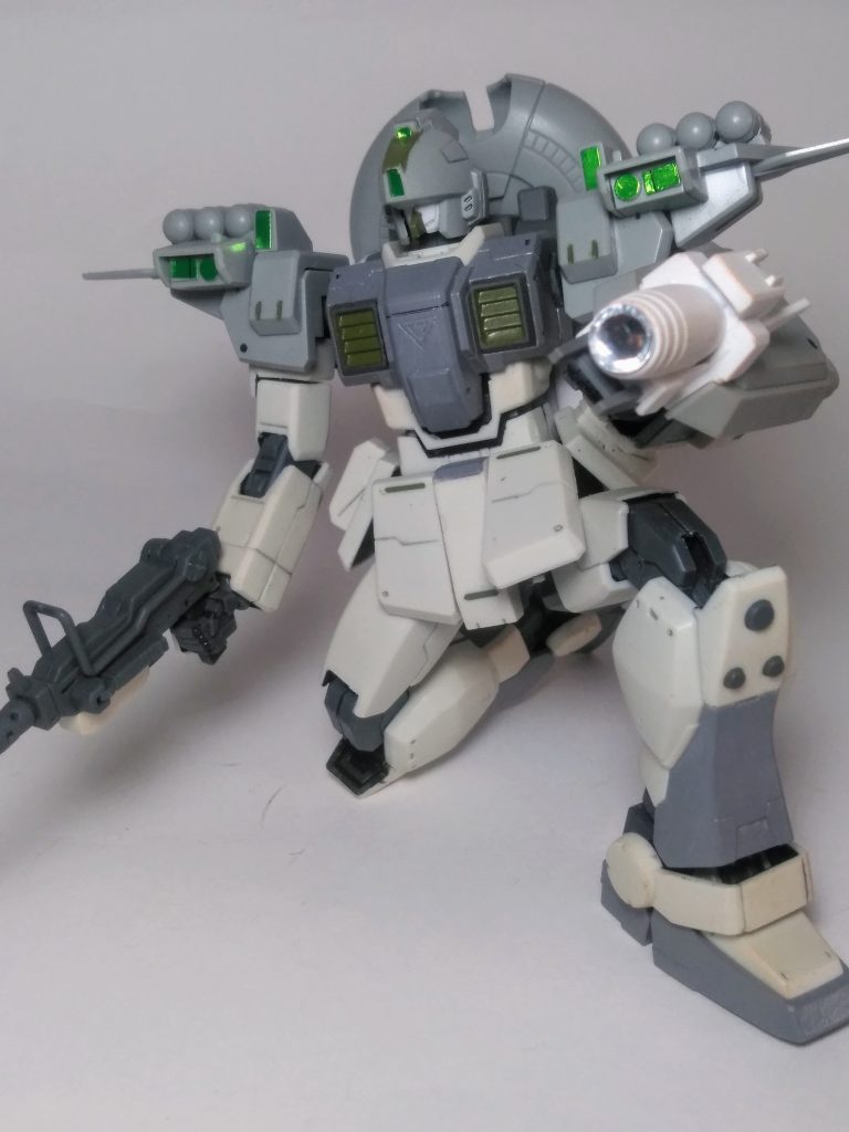 不条理ギャグ作品が大好きな「UP主」 😍💓💓「古紙少尉」は転属当初は小隊員に振り回されて「コシたん」という愛称まで付けられ、小隊員の二人におだてられて小隊長(問題兵のお世話係)に就任。小隊の方針を決める会議では「公私混同」などと指摘され、隊員からは元ヤンや処女であることなどのプライバシーをさらされるなどするぅ?・・・ァッ! いやっ!違う!!そうじゃない❗ 😣💦💦この子は「HGUC 陸戦型 ジム」をミキシングしてコサエました 😏なので可動域は凄く良いです 👍💞索敵中はコンナ感じかな? 🧐