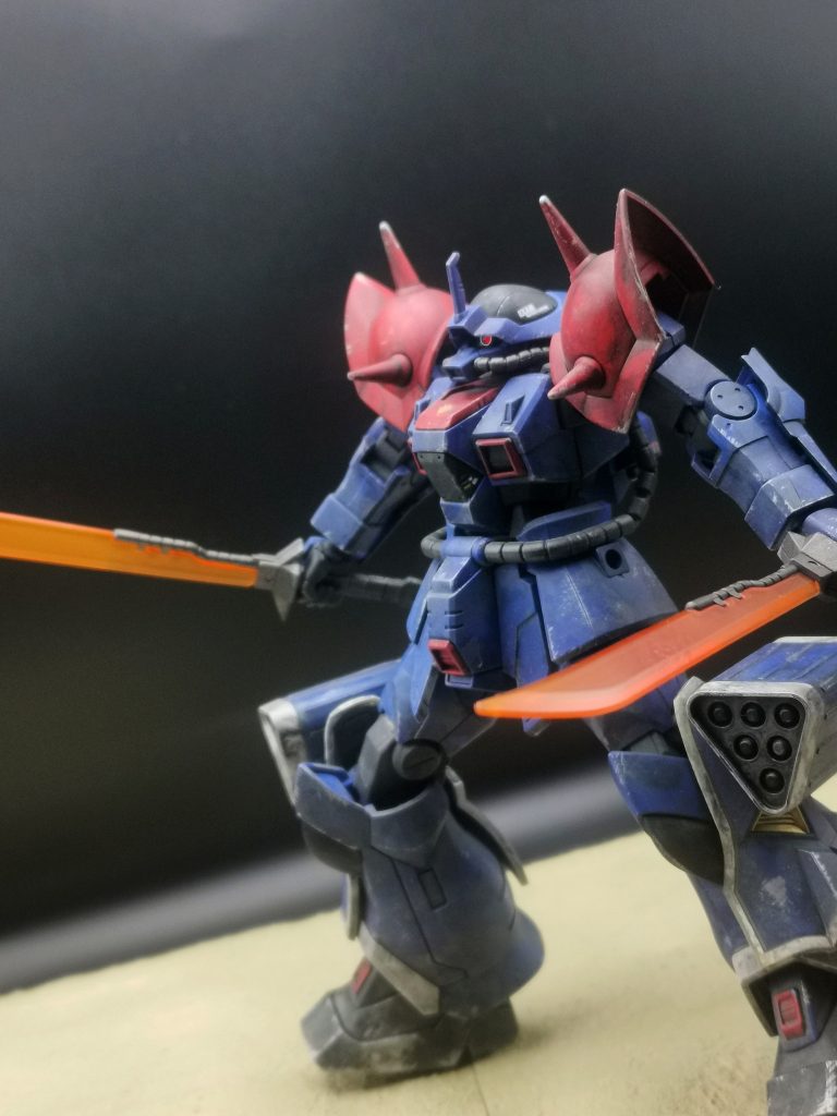 モノアイはハイキューパーツプレートとHアイズ。一度小さく変更したので多少左右に動かせます。