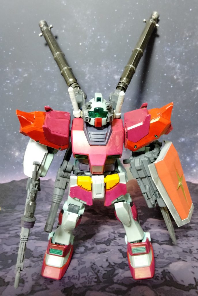 元はジムやけど、ガンダムのライバル機のような風貌を意識してます