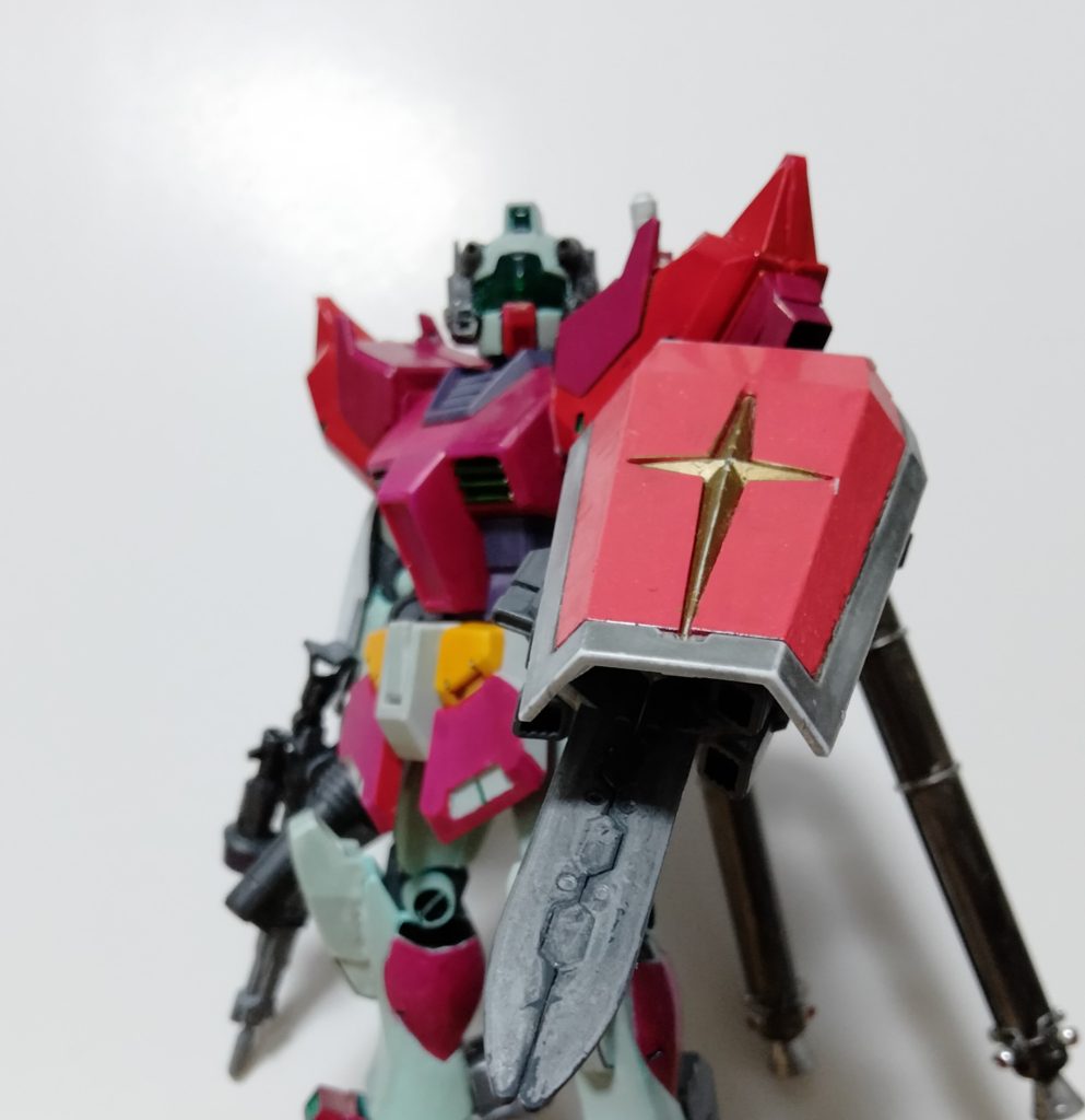 右腕には旧キットのガズL/Rのパーツ、左雨にはキャンペーン装備のソードで、サーベル以外の近接装備も十分です