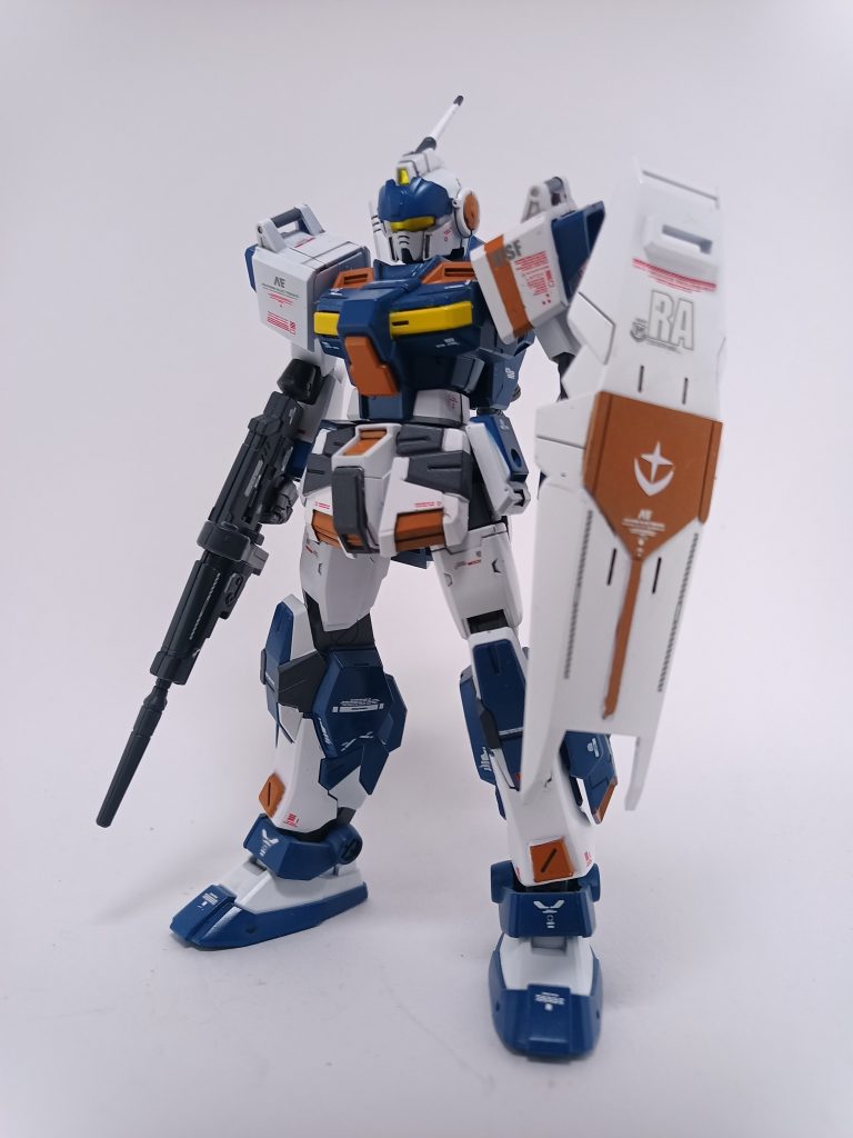 今回はプラ板やパテを使用せず色分けやデカールを多くして情報量を増やすことを方針に制作しました。