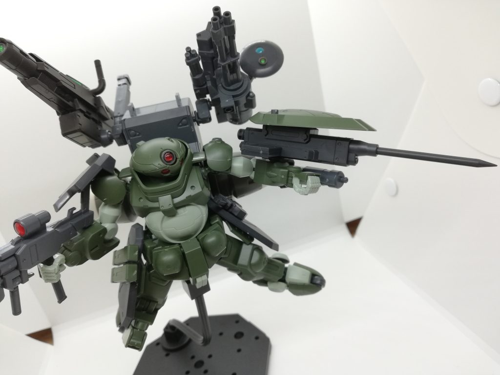 小銃、パイルバンカー、シールドの複合武装のシールドバンカー。