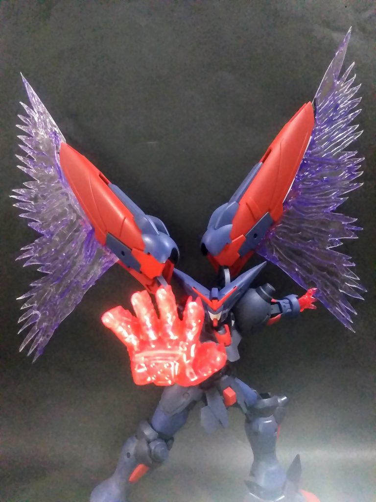 コンナ感じで実行です 😆🎵🎵2011年が初販のこの子 🤔当時はかなりの可動域にビックリ 👀❗❗散々遊び倒して今では関節がユルユルと成っております 😭💦💦リビルドはしてミタケド 今回も「アッ❗」と イウまにクタクタに成りました😣💦💦💦マァ、ガンプラの宿命かなぁ 🤗