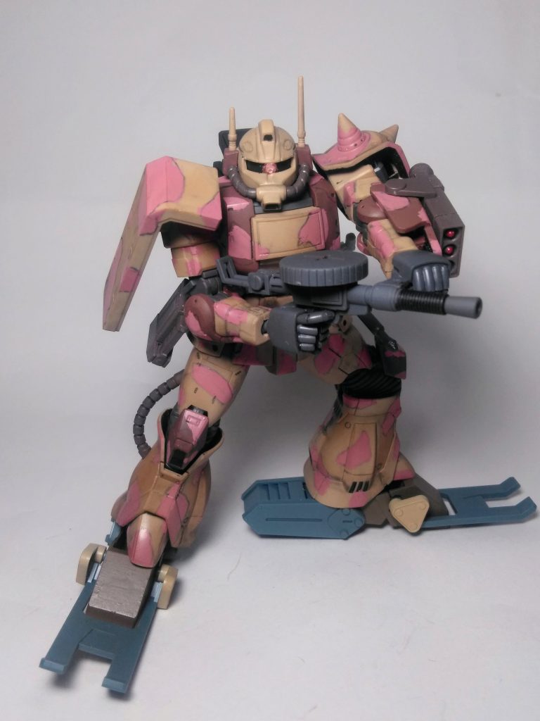 ソンナ感じに 『MS-06De ザク・デザート タイプ』🤔 「砂漠を我が物顔で走り回る」ミタイなニュアンスでお願いします 🙇⤵️   其にしてもザクの砂漠戦仕様の種類・・・多くね❓🤨    足早では在りますが今回の蛇足作業🐍👣はコチラ❗❗ 😁「サンド・クローラー」を展開です 😚ナンのパーツかは一目瞭然 😝