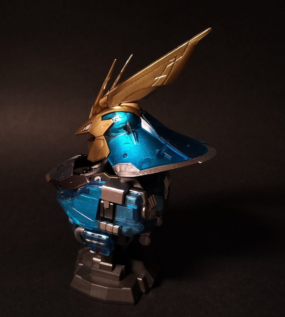 ギュネイ用ヤクトドーガのちょっと緑がかったブルー(ターコイズ?)に近いイメージを既存のブルーで手軽に出すには、ガンマカコスモメタブルーが丁度よいですね。