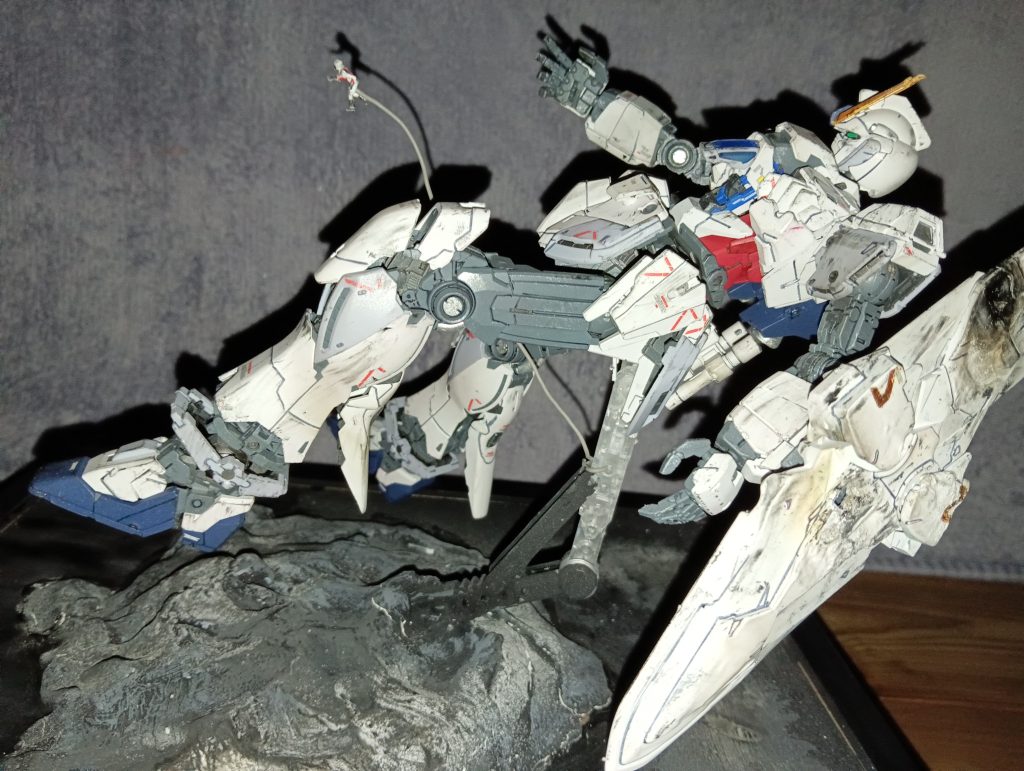 完成!暗室で撮影…コクピットからフェネクスへ乗り移るヨナ…ナラティブガンダムは何を想うのか……なんてストーリーもいいかも…