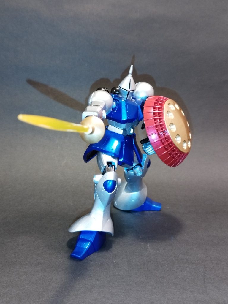 手首の可動域が広くサーベルを突くポーズを再現しやすいです