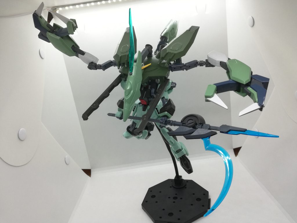 武器も自作しとります。