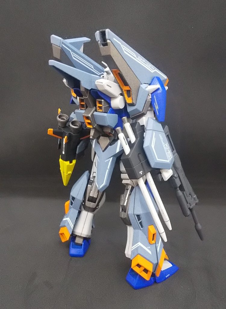 頑張りましたが、やはりパーニアの塗り分けが綺麗にできませんでした。