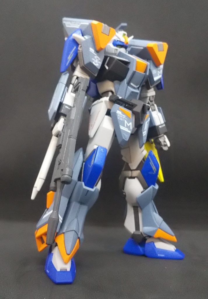 しかしイザークは怒らなかったのかな？肩は視界の邪魔になるし、手の武装はいろんなとこに、ひっかかるし