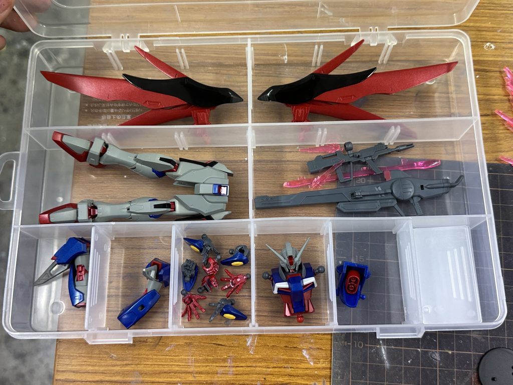 持ち帰るためにバラした状態メタリックがわかりやすいかも