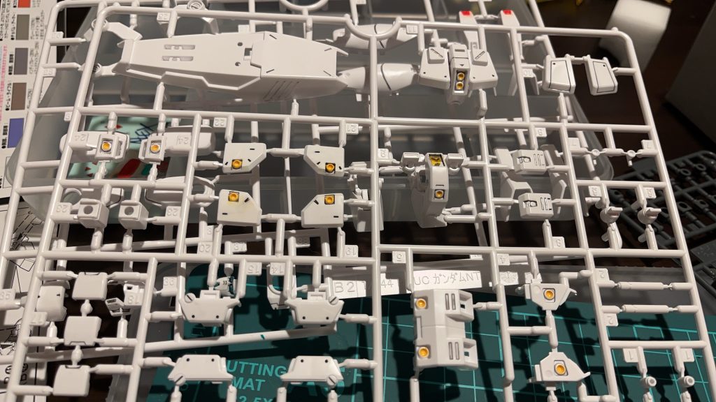 ランナーの状態でスミ入れするの拭き残し入れ忘れが減っていいじゃん!!!の図。