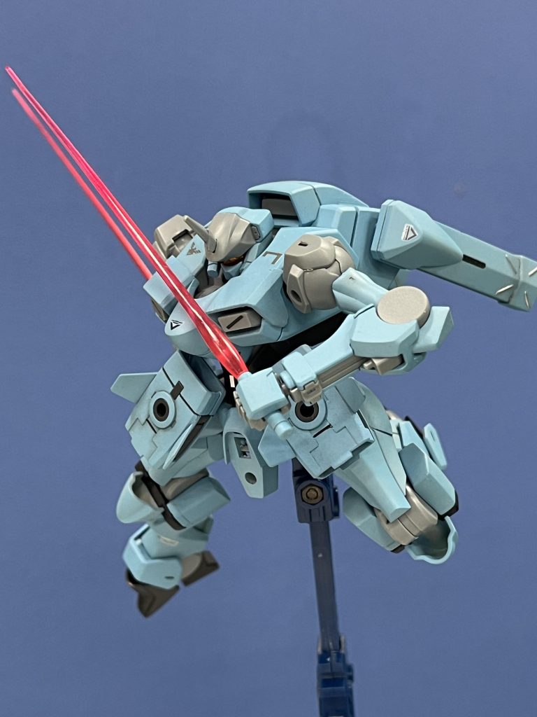 ↑の写真、腰のパーツが無いですねwwwカラーリング・Mr.COLORの c392 半光沢 機体内部色 ブルー(ゾビエト) ソ連空軍機内色・Mr.COLORの c2 光沢 ブラック(黒) 基本色を使ってみました!!めちゃくちゃ気に入ったので他の機体もこの色にしようか検討中です!てか、ユニオンフラッグを真似た色にしたんですが全体的に明るすぎましたね。どちかと言えば…○ブラヴの国連軍仕様に似てるなってめちゃくちゃ思ってますwww