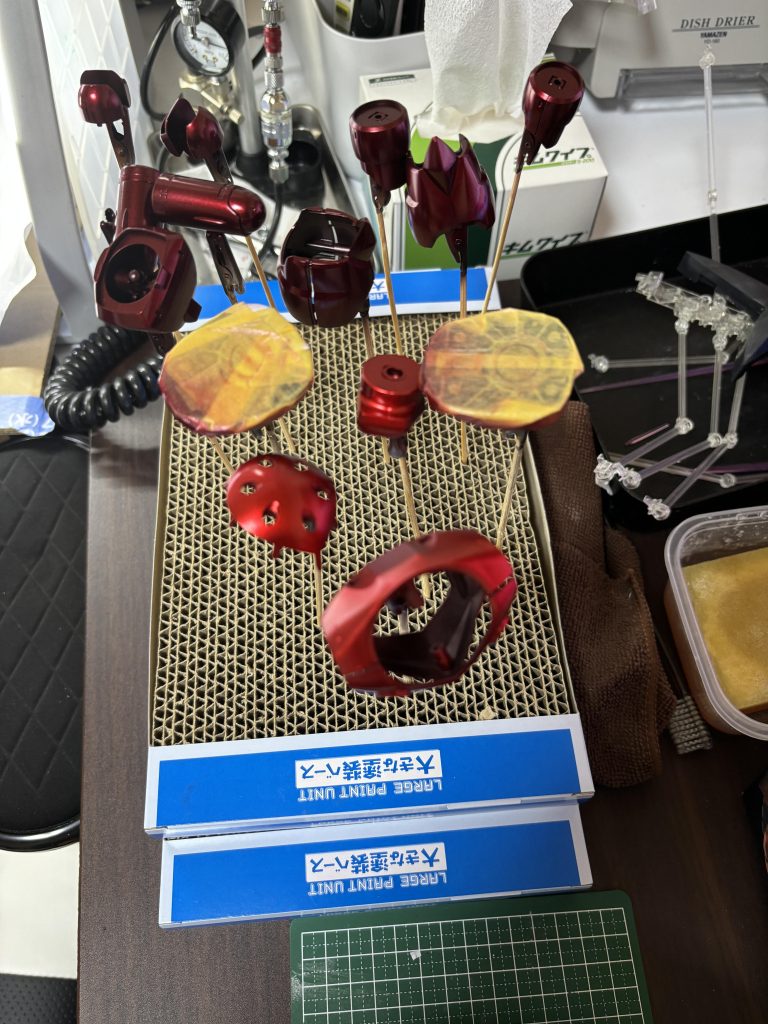 クリアレッド（exクリアと薄め液で1:1:2にしています）2回塗装しました。