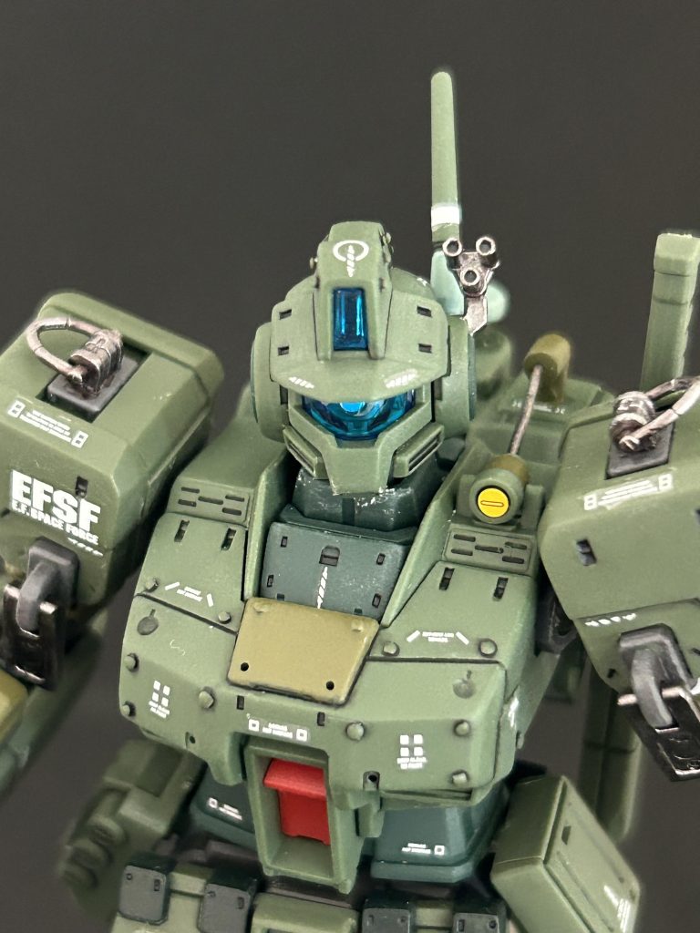 両肩にビルドアップパーツ、左肩のサーチライト？の後ろにケーブル的なパーツを加えました