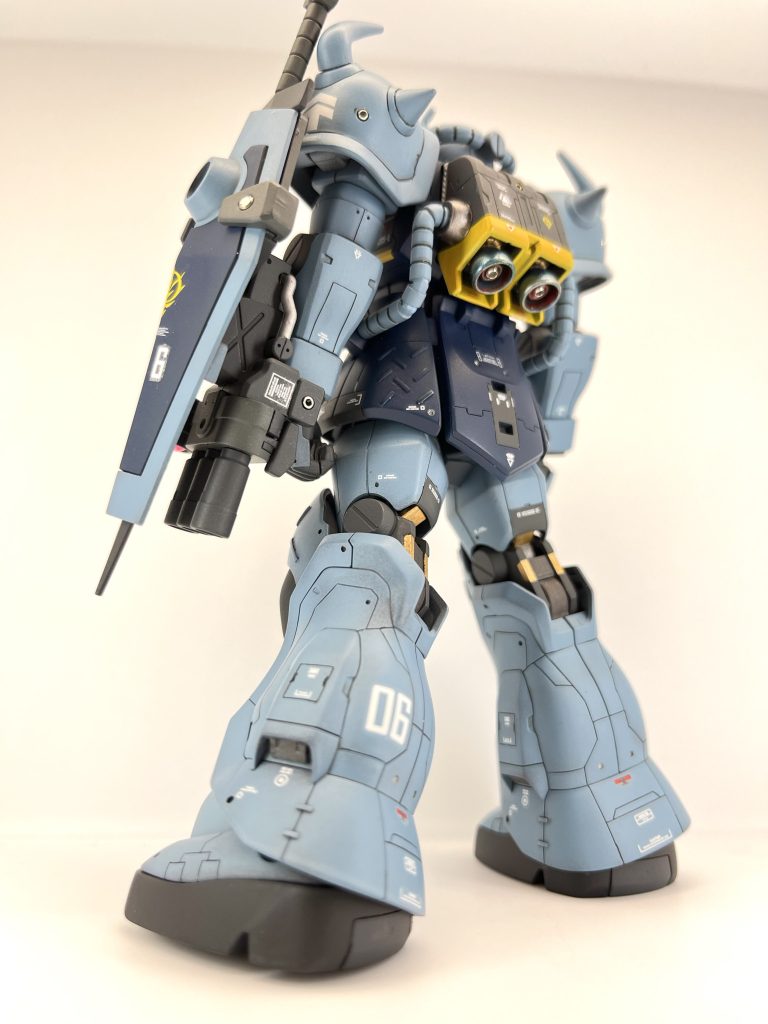 左後方からバックパックの塗り分けもやってみました。結構いい感じ。