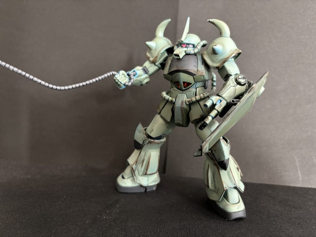 製作中はこんぐらい大丈夫かと思いきや、組んでしまうと、下地処理もしないで直接噴いたので、元のブルーが至る所で主張してしまいました😅