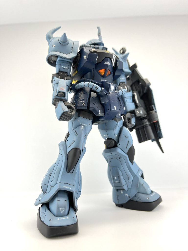 右前方よりやや煽りで個人的にカッコいいと思う構図です。